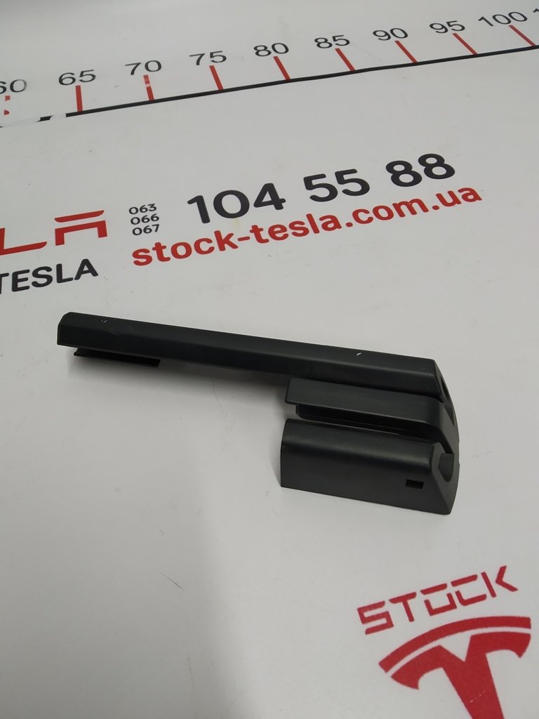 1 قابس منزلق للمقعد الأمامي الأيسر طراز Tesla S، موديل S REST 1031675-00-A